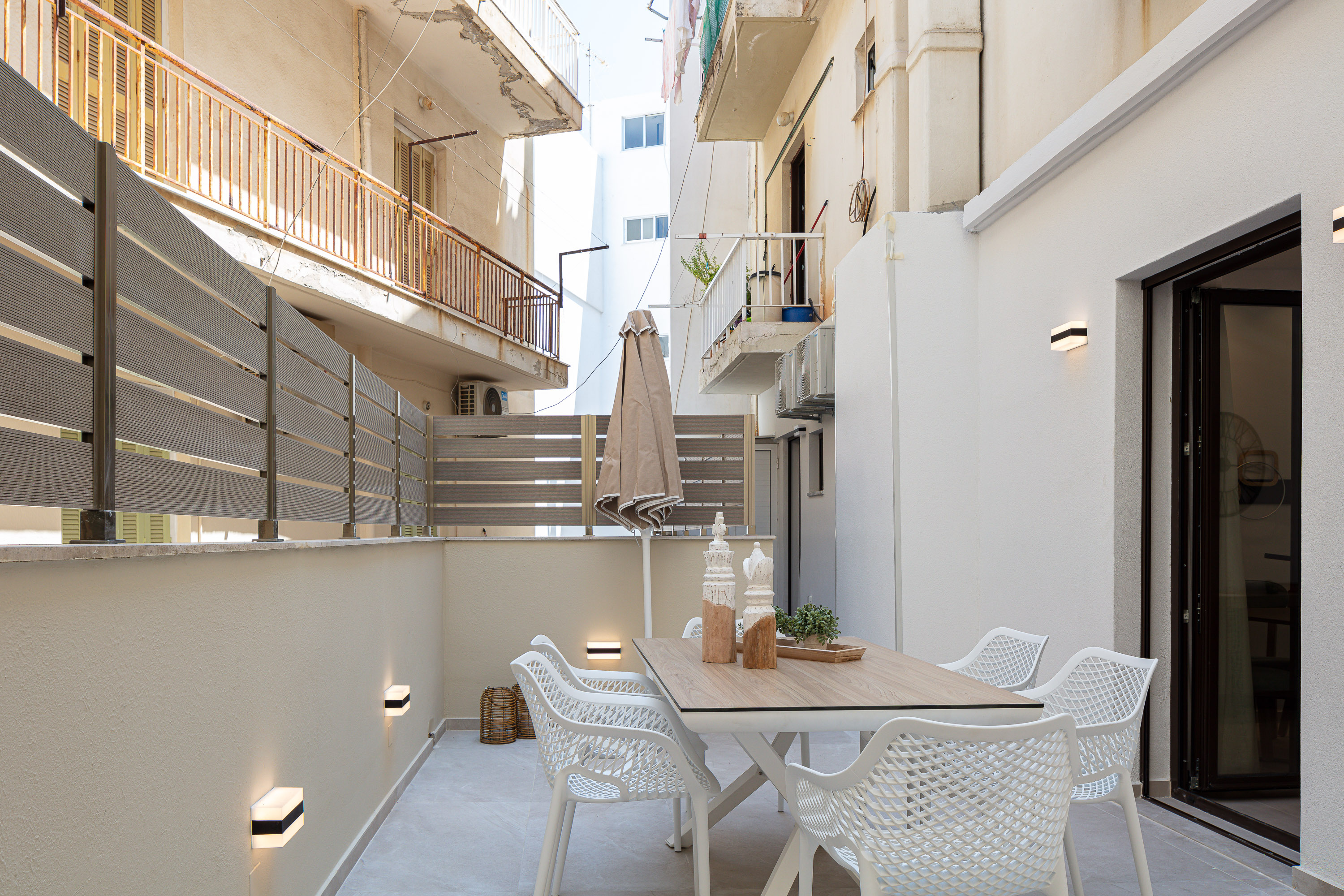 Private terrace for al fresco dining โ holiday apartment central Rethymno